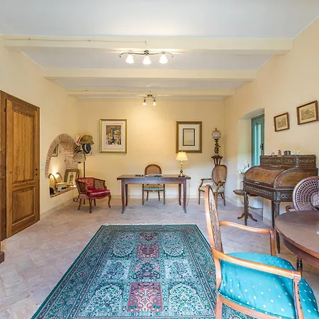 Casa Pippin 8, Emma Βίλα Κορτόνα